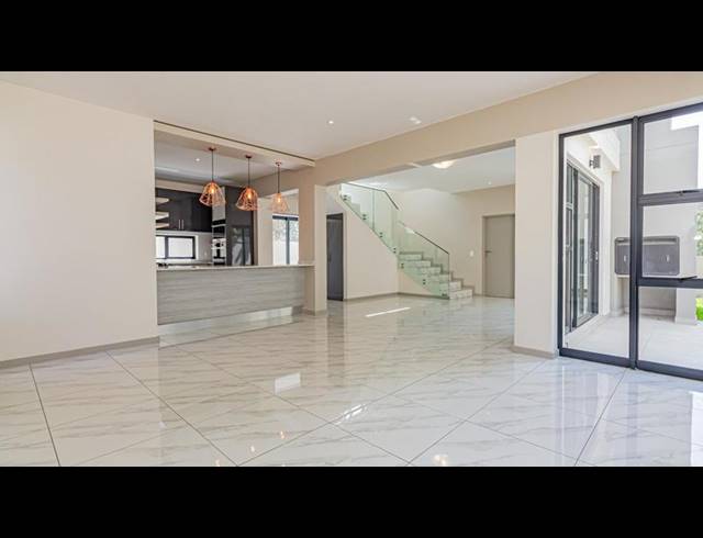 3 BEDROOM HOUSE FOR SALE IN LONEHILL